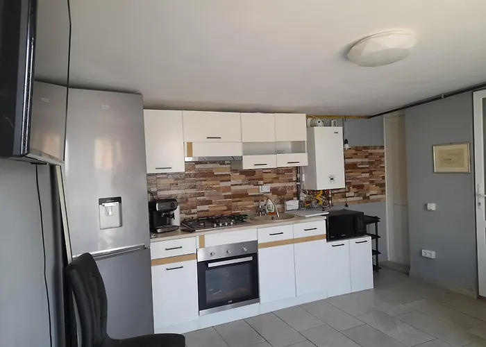 Garsoniera Sic Zona Terapia Zona Linistita La Casa Cu Parcare