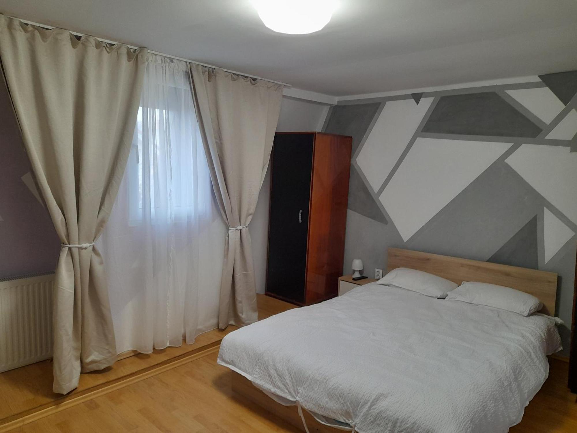 Garsoniera Sic Zona Terapia Zona Linistita La Casa Cu Parcare *