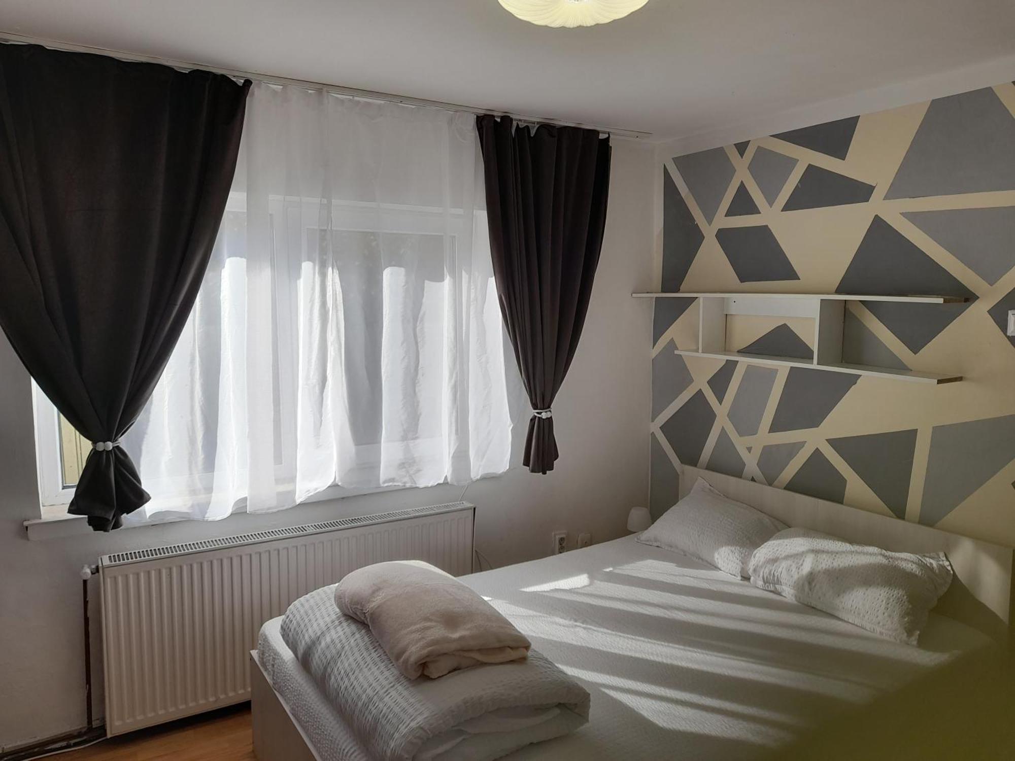 Apartment Garsoniera Sic Zona Terapia Zona Linistita La Casa Cu Parcare